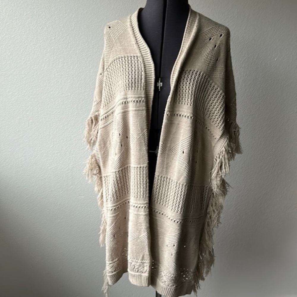 Treasure & Bond sweater tan Vest one size Bohemian fringed Softgirl Poncho